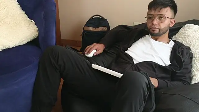 bbctoptwink online show from April 14, 3:40 pm