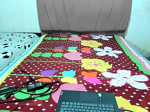 Junior bebe online show from April 11, 2:43 pm