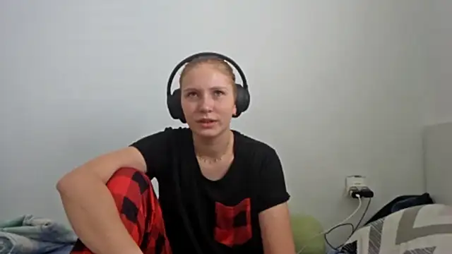 WesleyFrohling online show from April 18, 9:13 am