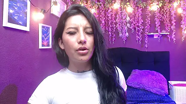 lilysmile online show from April 18, 2:32 pm