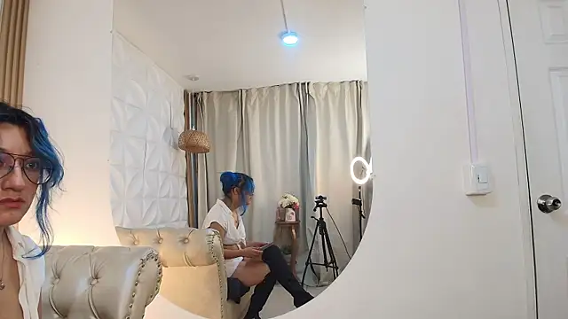 Zafiro Kitsune online show from April 17, 3:42 am