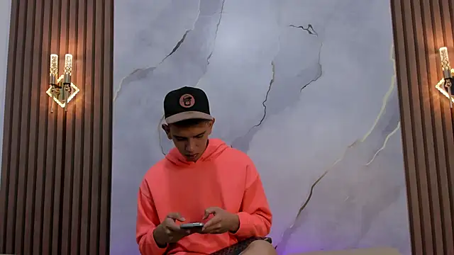 Ethanhot os online show from April 8, 6:52 pm