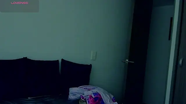 sarahh love online show from April 10, 10:25 pm