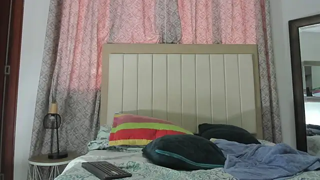 thomas and thiago online show from April 17, 9:51 pm