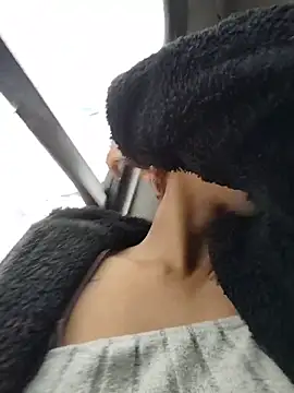 Mia 0-4 online show from April 10, 8:35 pm