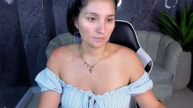 Alisson tx  online show from April 17, 9:45 am