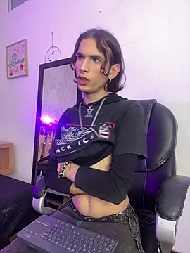 lucius morningstar online show from April 13, 8:47 pm