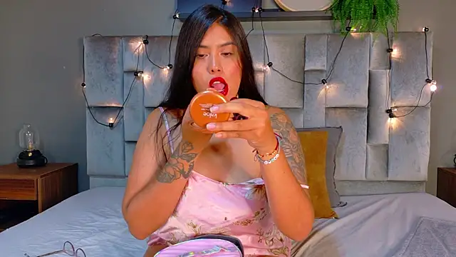 AriannaLux   online show from April 11, 7:40 pm