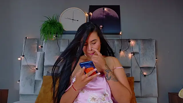 AriannaLux   online show from April 15, 7:43 pm