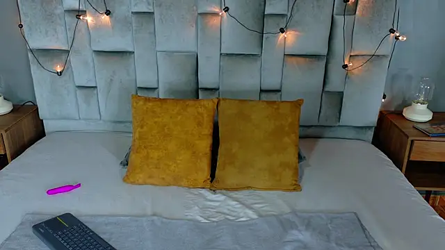 AriannaLux   online show from April 17, 7:50 pm