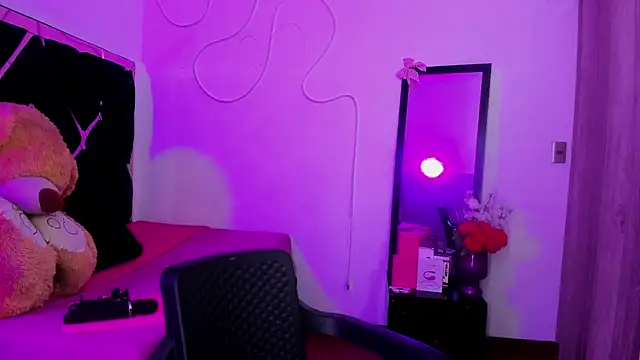 Snapshot of evelott_allenx chatting on July 2, 3:23 am evelott allenx online show from July 2, 3:23 am