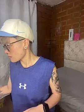 Snapshot of Megan-c chatting on July 18, 7:01 am Megan-c online show from July 18, 7:01 am