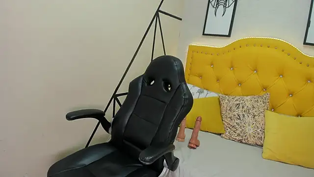 Christy Copers online show from April 13, 8:25 pm