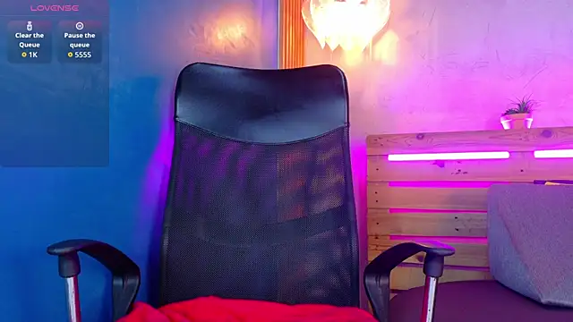 niiky doll online show from April 17, 7:39 pm