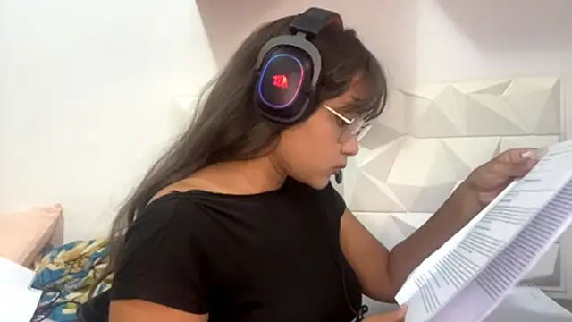 IsisValentine online show from April 14, 6:14 pm