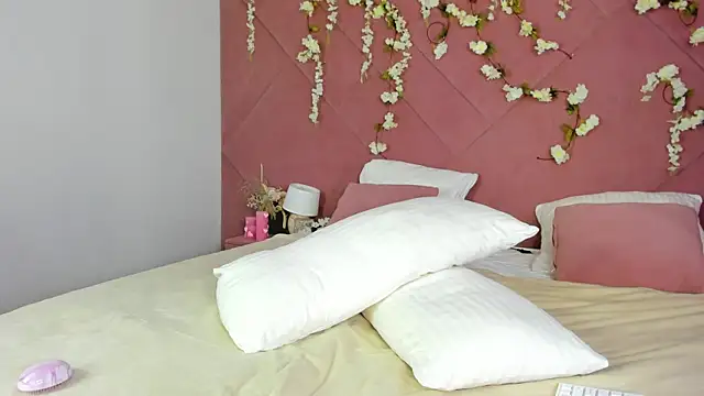 iris barnes online show from July 13, 1:08 am