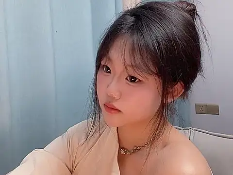 Lilababy00 online show from April 10, 1:05 pm