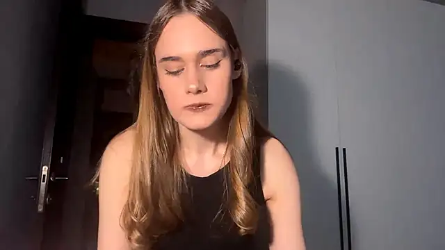 SharellFraleigh online show from April 13, 12:21 pm