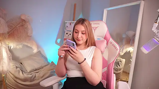 Emilicious online show from April 16, 5:30 am