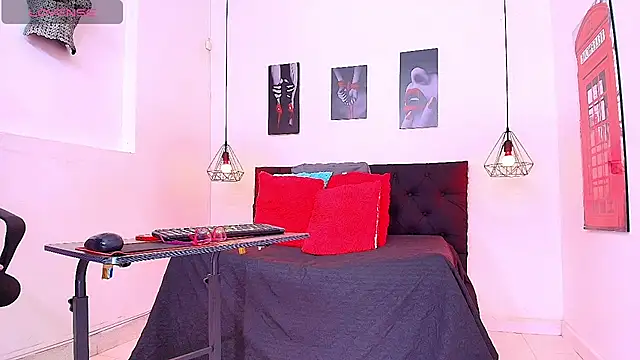 Snapshot of hilary_banks1 chatting on July 25, 4:54 am hilary banks1 online show from July 25, 4:54 am
