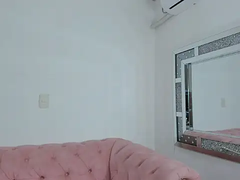 Saarahfoxx online show from April 15, 12:34 pm