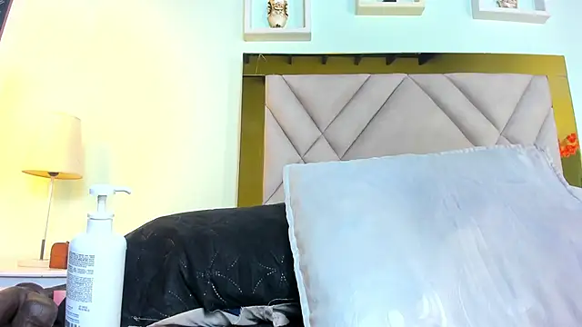 Snapshot of sabrina_xoxo chatting on May 27, 12:35 pm sabrina xoxo online show from May 27, 12:35 pm