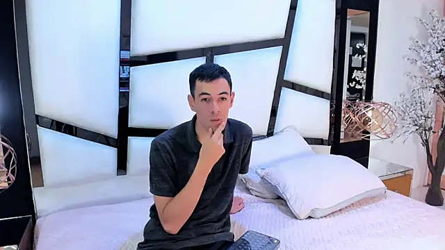 Lucie Mark online show from April 10, 12:54 pm