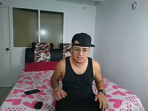 max and lilu2 online show from April 11, 8:24 pm