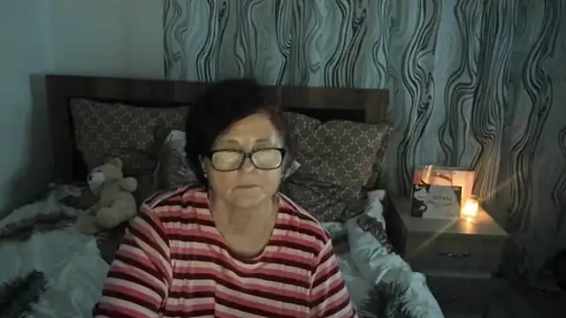 CatherineRowe online show from January 6, 4:02 pm