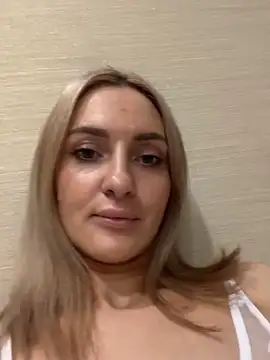 lovencat online show from April 17, 8:45 pm