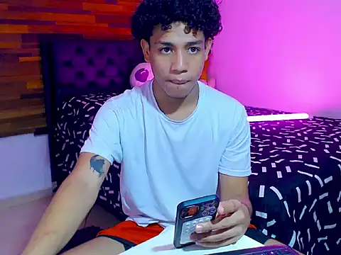 aarom  online show from April 14, 1:11 am