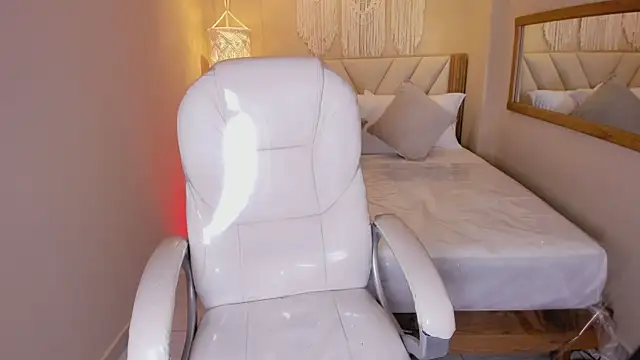 DulceAnngel online show from April 9, 4:56 am