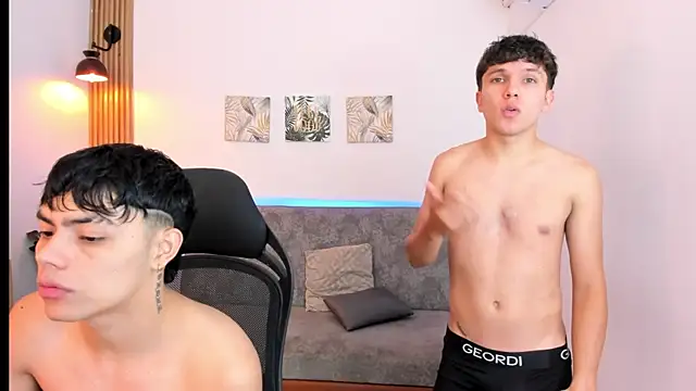 Snapshot of Seductive_BoysW chatting on April 28, 9:09 pm Seductive BoysW online show from April 28, 9:09 pm