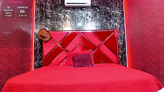 Luu Adams online show from April 17, 7:17 pm