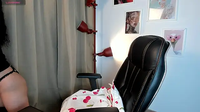 dolcee   online show from April 29, 1:15 pm