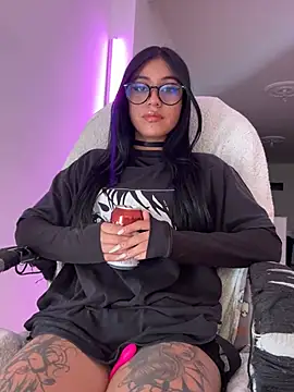 Kattze  online show from April 14, 9:10 pm