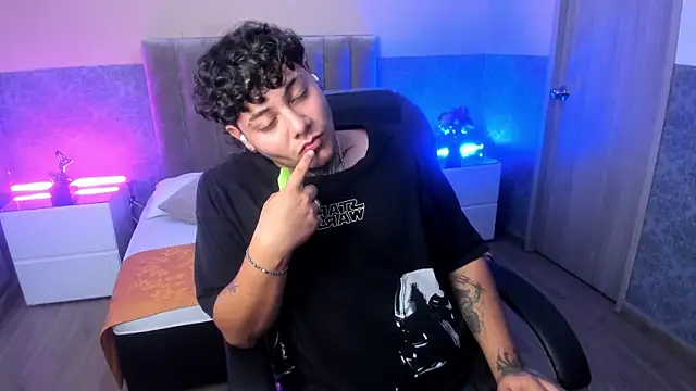 DAMON SALVATTORE online show from April 15, 3:35 am