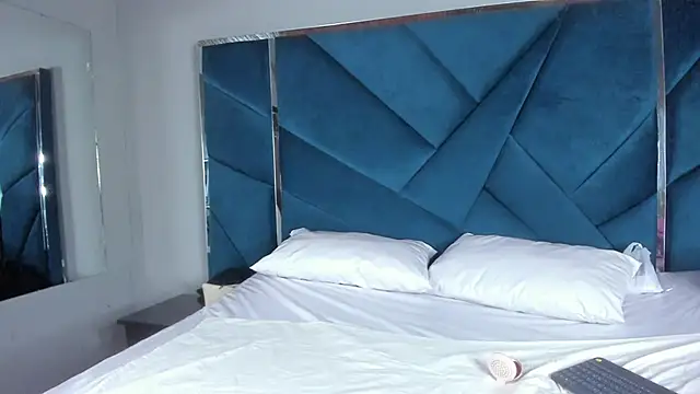 Samantha Walton online show from April 18, 4:27 am