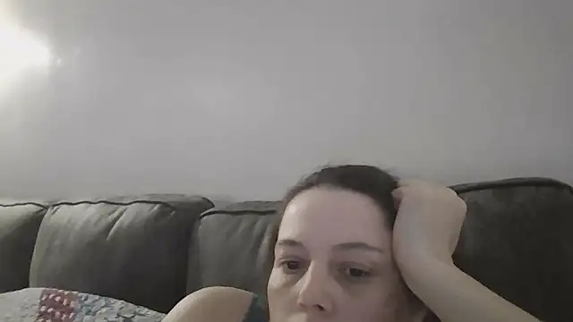 Snapshot of lily1982 chatting on April 26, 4:32 am lily1982 online show from April 26, 4:32 am