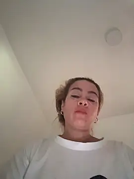 Snapshot of Natigoonzalez chatting on April 26, 1:20 pm Natigoonzalez online show from April 26, 1:20 pm
