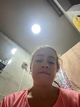 Snapshot of Natigoonzalez chatting on May 21, 1:18 pm Natigoonzalez online show from May 21, 1:18 pm
