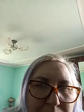 AureliaSky598 online show from April 15, 10:44 am