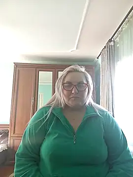 AureliaSky598 online show from April 28, 2:33 pm