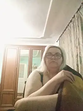 AureliaSky598 online show from May 24, 10:37 pm
