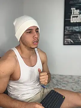 Max valiant online show from April 17, 8:01 pm