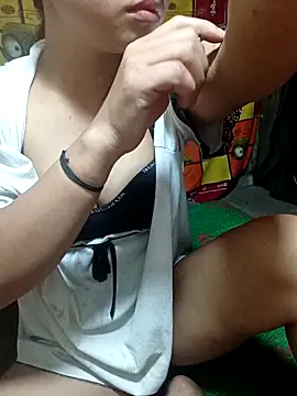 ross001 online show from April 15, 11:49 pm