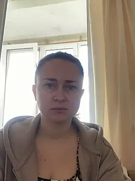 Emma magic online show from April 22, 7:00 am