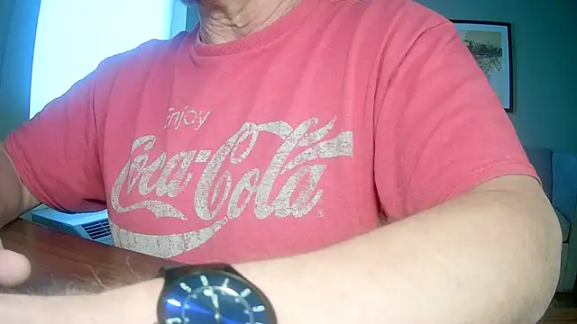 ilundercover online show from April 8, 11:32 am