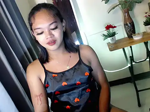 naomi scarlet online show from April 14, 4:24 pm