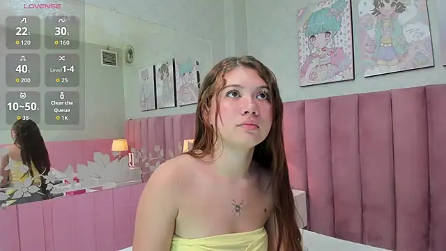 Snapshot of Hellencute18_ chatting on June 17, 11:34 am Hellencute18 online show from June 17, 11:34 am